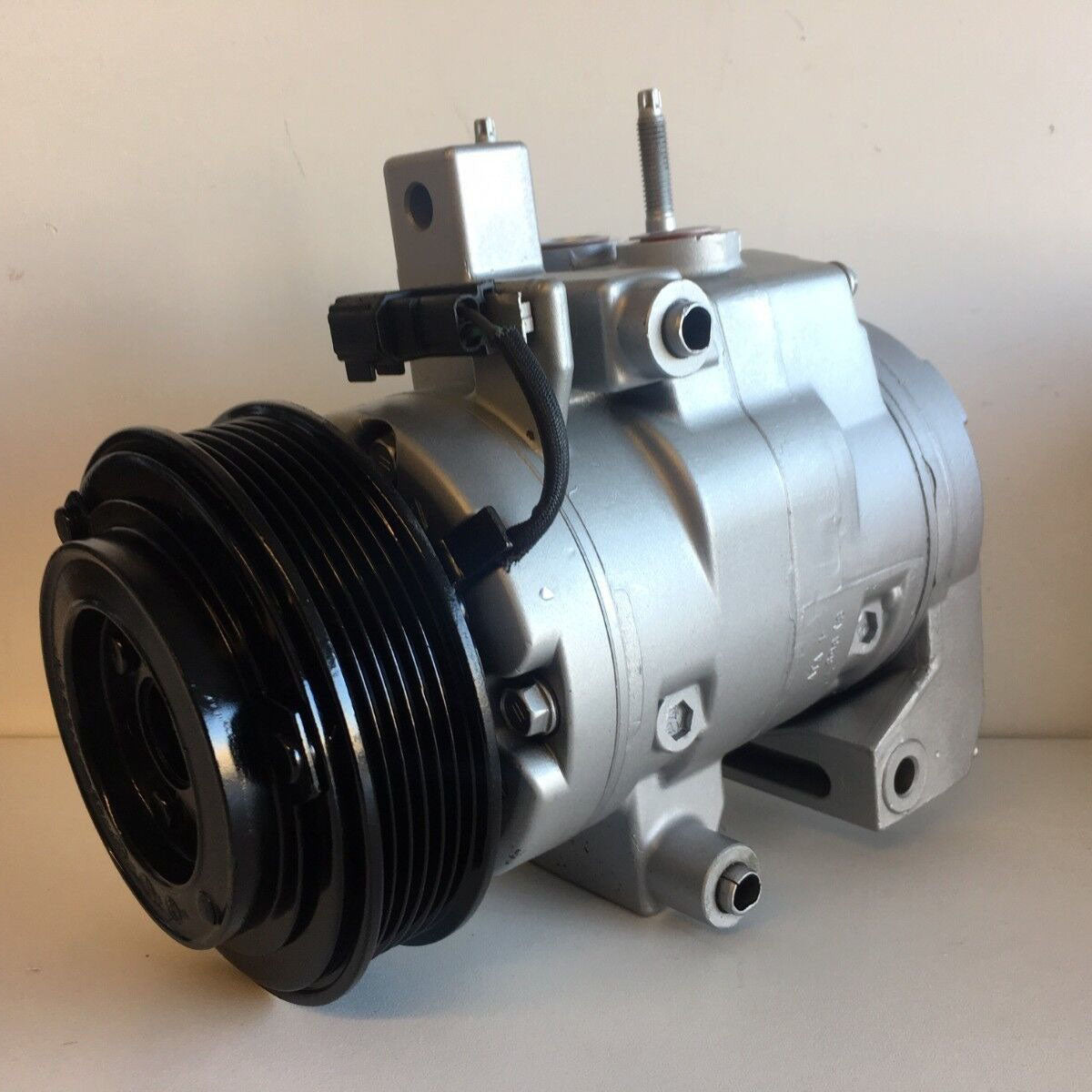 A/C Compressor LS00167660 for Ford F-150 Lobo 5.0L 2011-2014 - KUDUPARTS