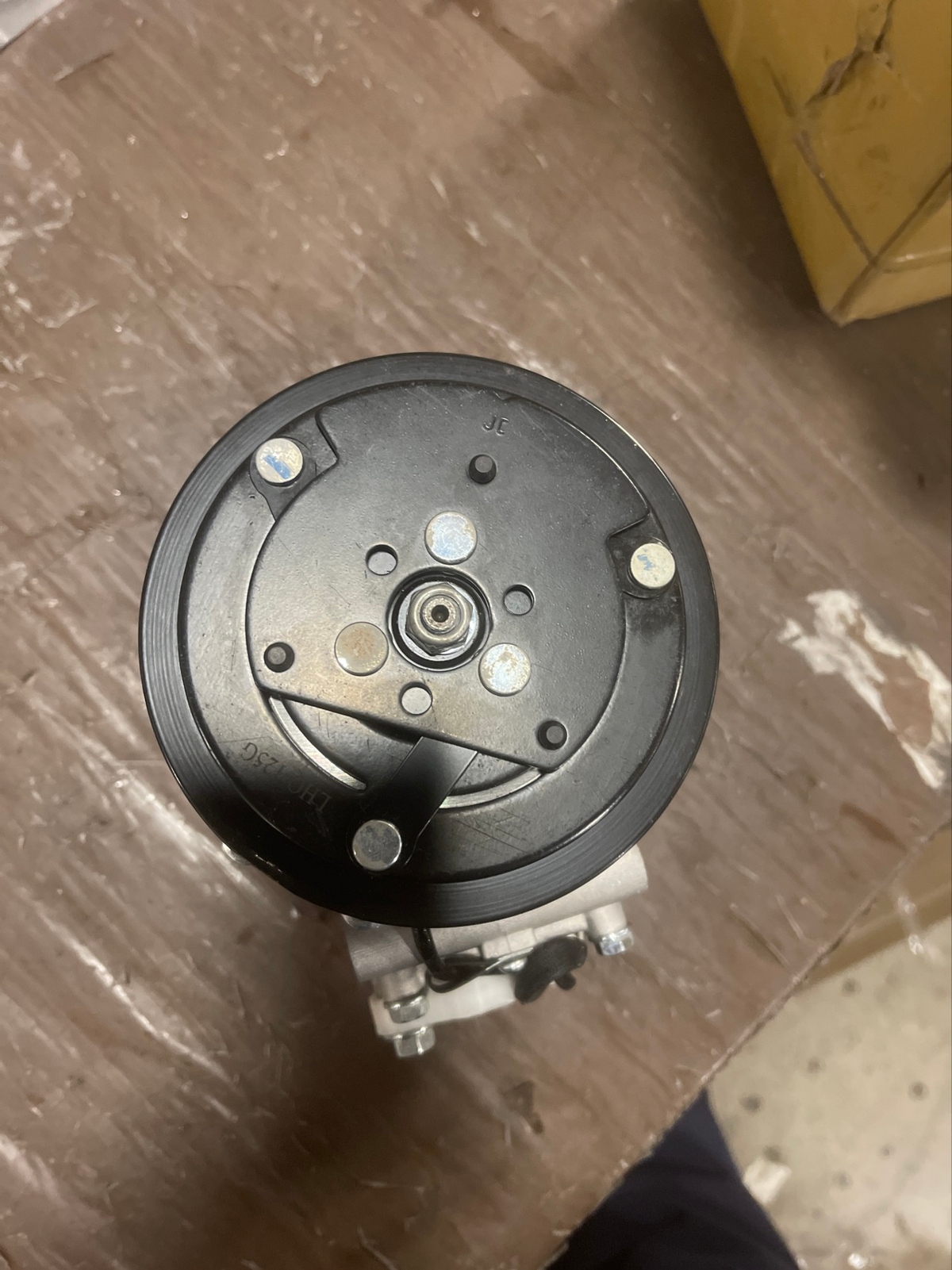 A/C Compressor AKC200A271A for Mitsubishi Fuso 1987-04(Ship to US Only) - KUDUPARTS