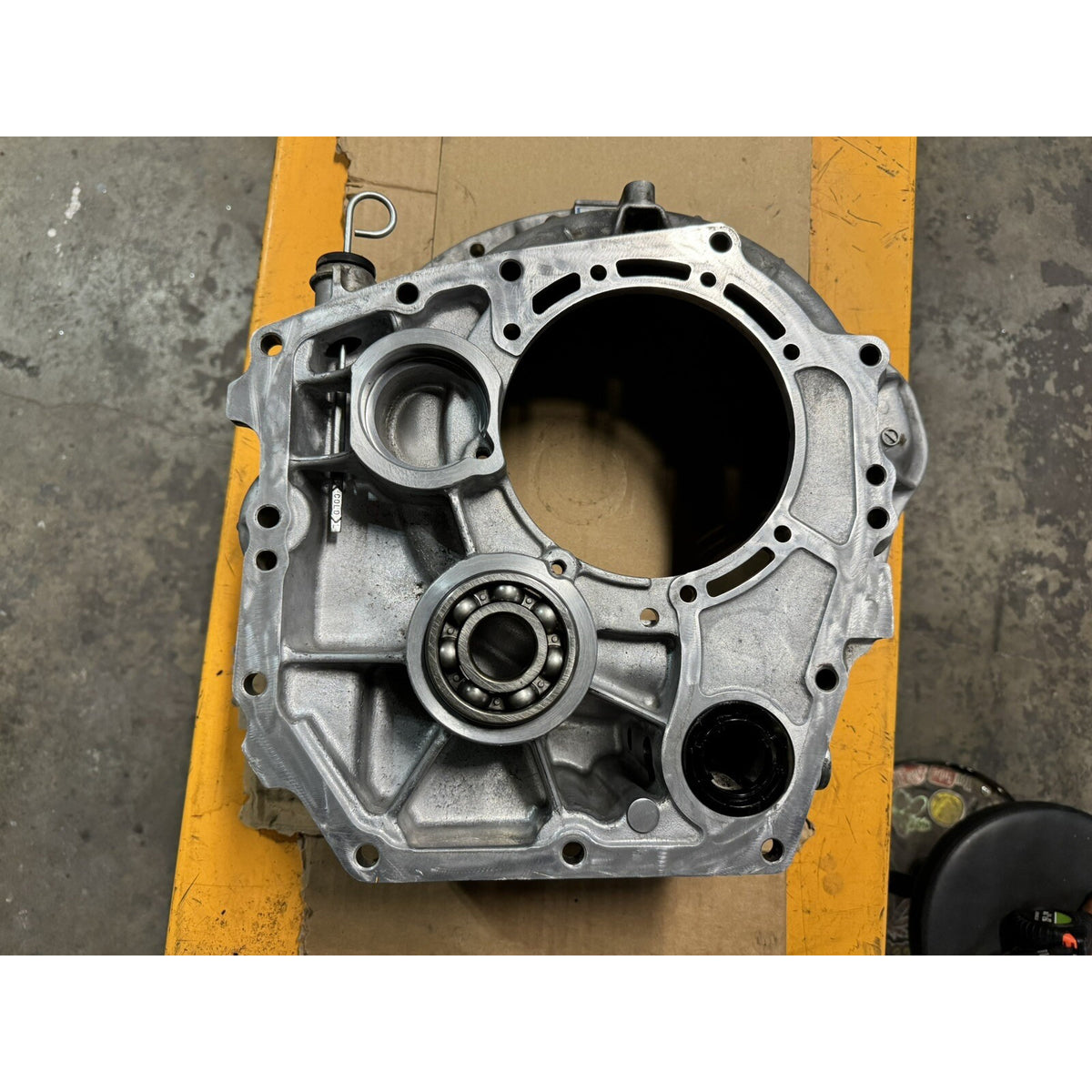 Transmission Housing 32552-U2261-71 for Toyota Engine 1DZ 1ZS 4Y Forklift 8FGU20 8FGU25 8FGU30 8FGU32 8FG18B 8FG25B 8FG30B - KUDUPARTS