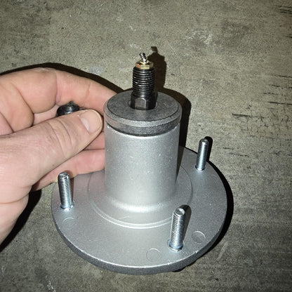 Blade Spindle Assembly AM137483 for John Deere X300 X300R X310 X305R X340 X360 Z235 Z245 Z255